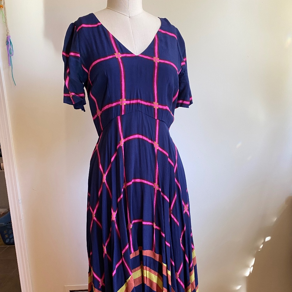 Anthropologie HD in‎ Paris Size 4 Striped Pane Midi Dress